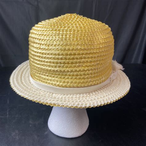 Tan/white Straw hat with ribbon 